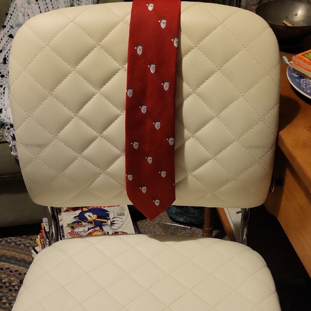 Classic Red Men's Tie with Pattern